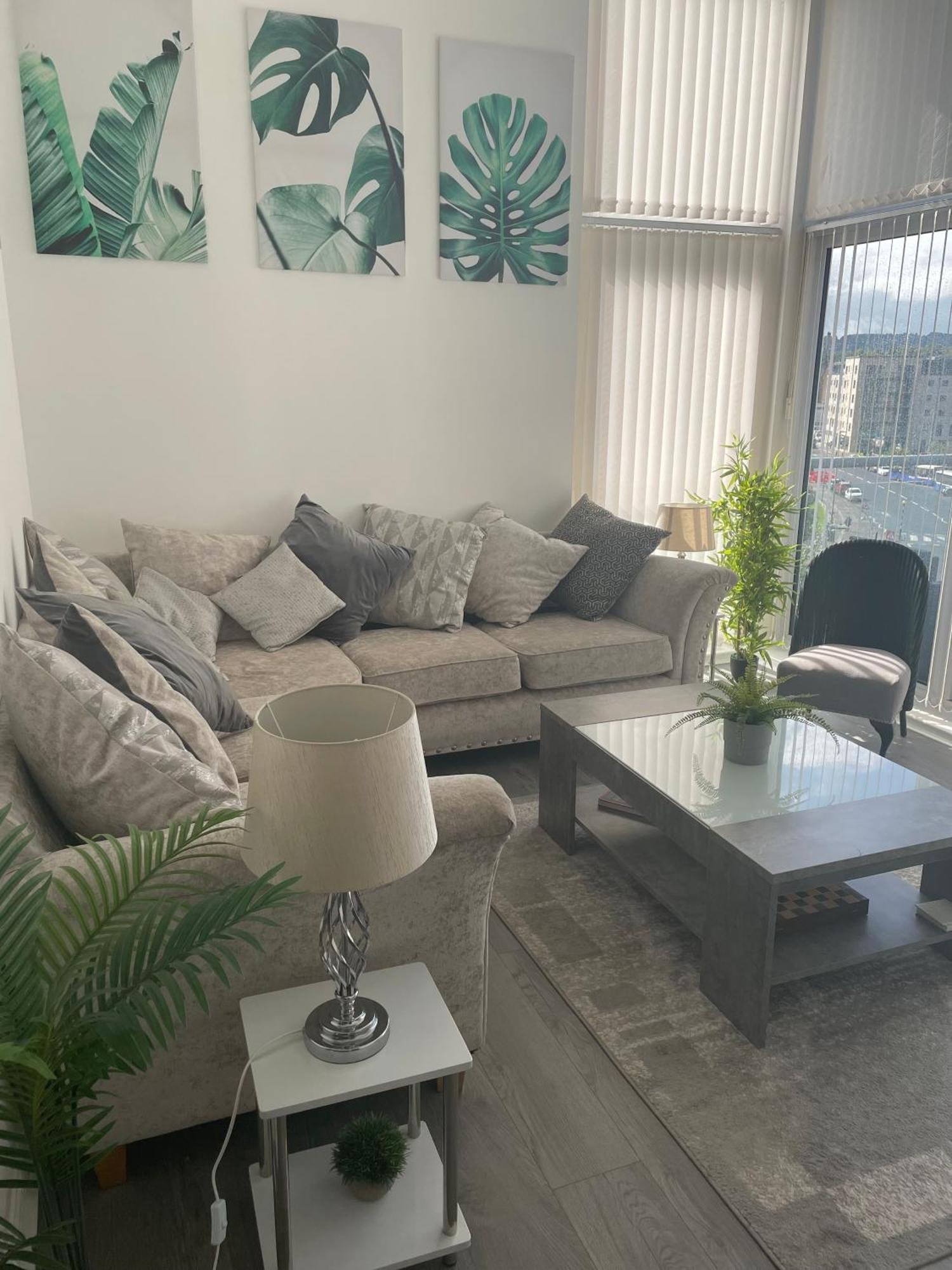 شقة The Paisley Penthouse - Abbey View المظهر الخارجي الصورة